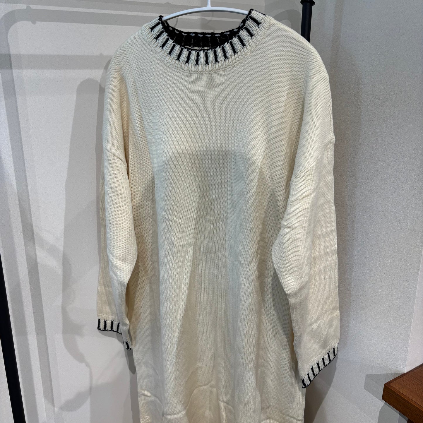 スリット入りニットワンピース