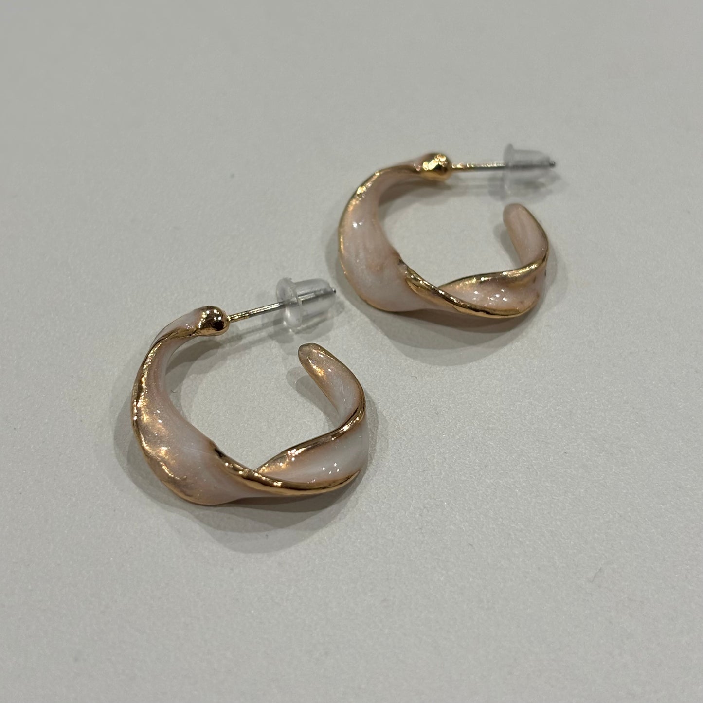 ホワイトフープピアス