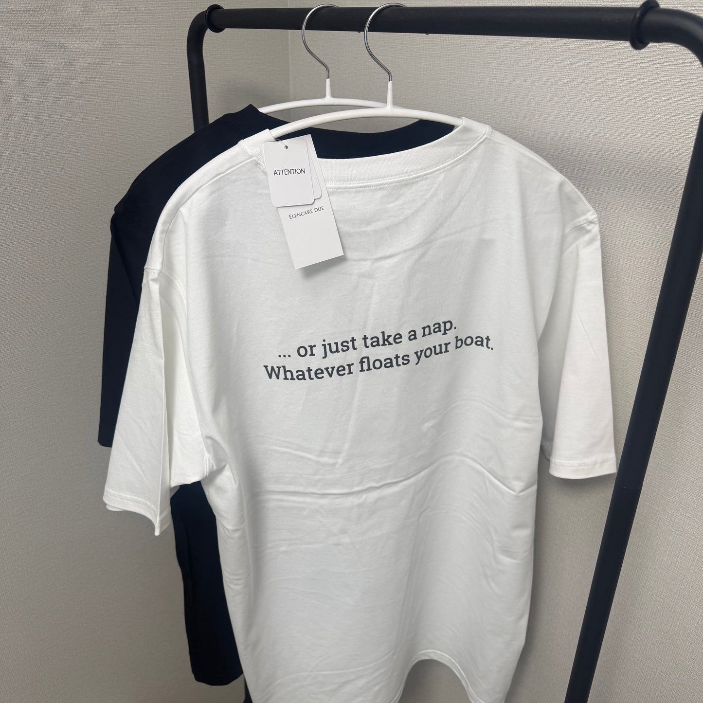 前後ロゴ入り5分袖ゆるTシャツ