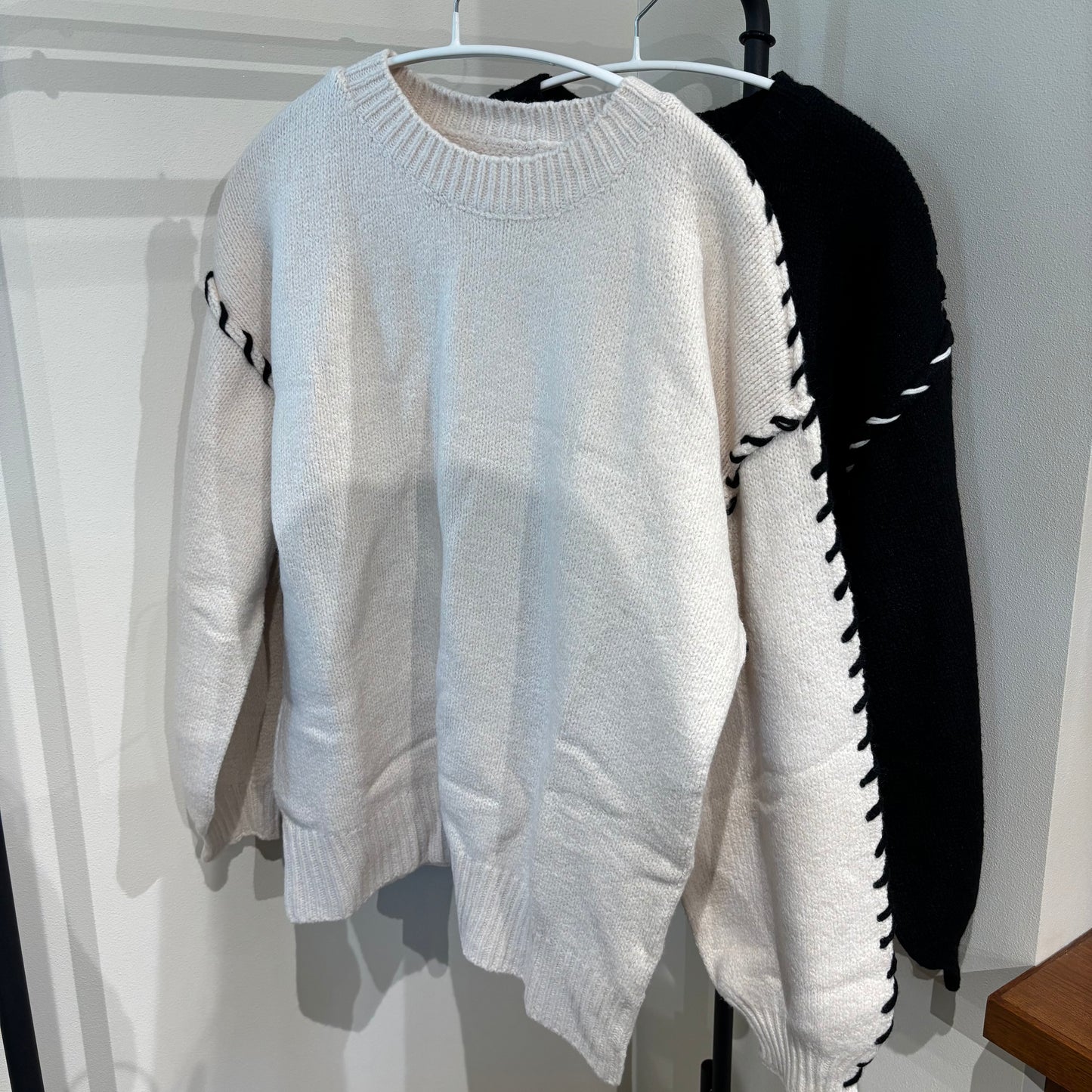 ツイストラインニット