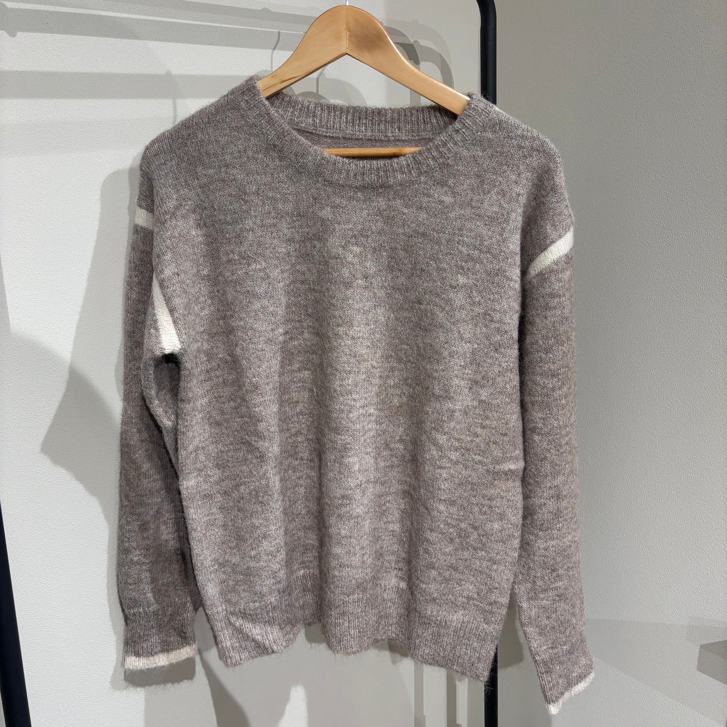 ラインニットセーター