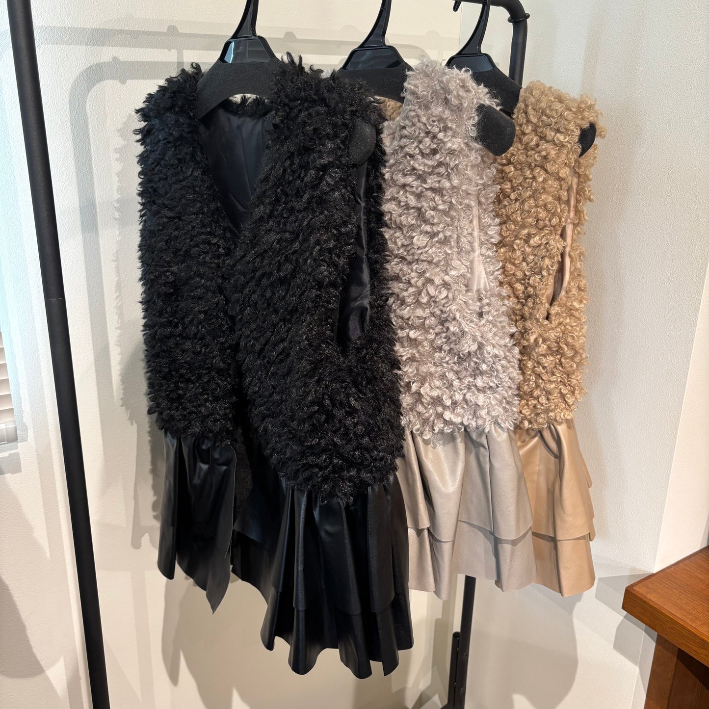 ファー×レザーベスト [SEVENDEYS]