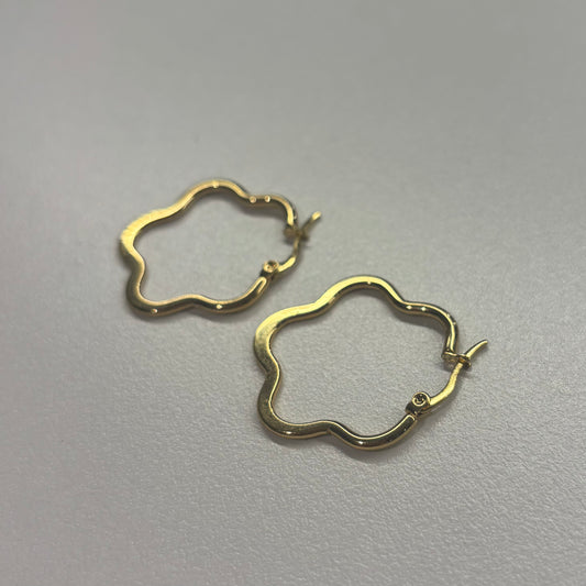 フラワーフープピアス