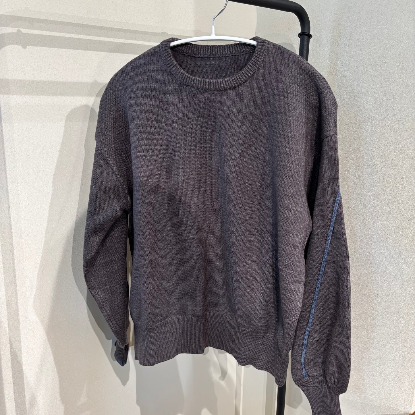 コントラストブルーセーター