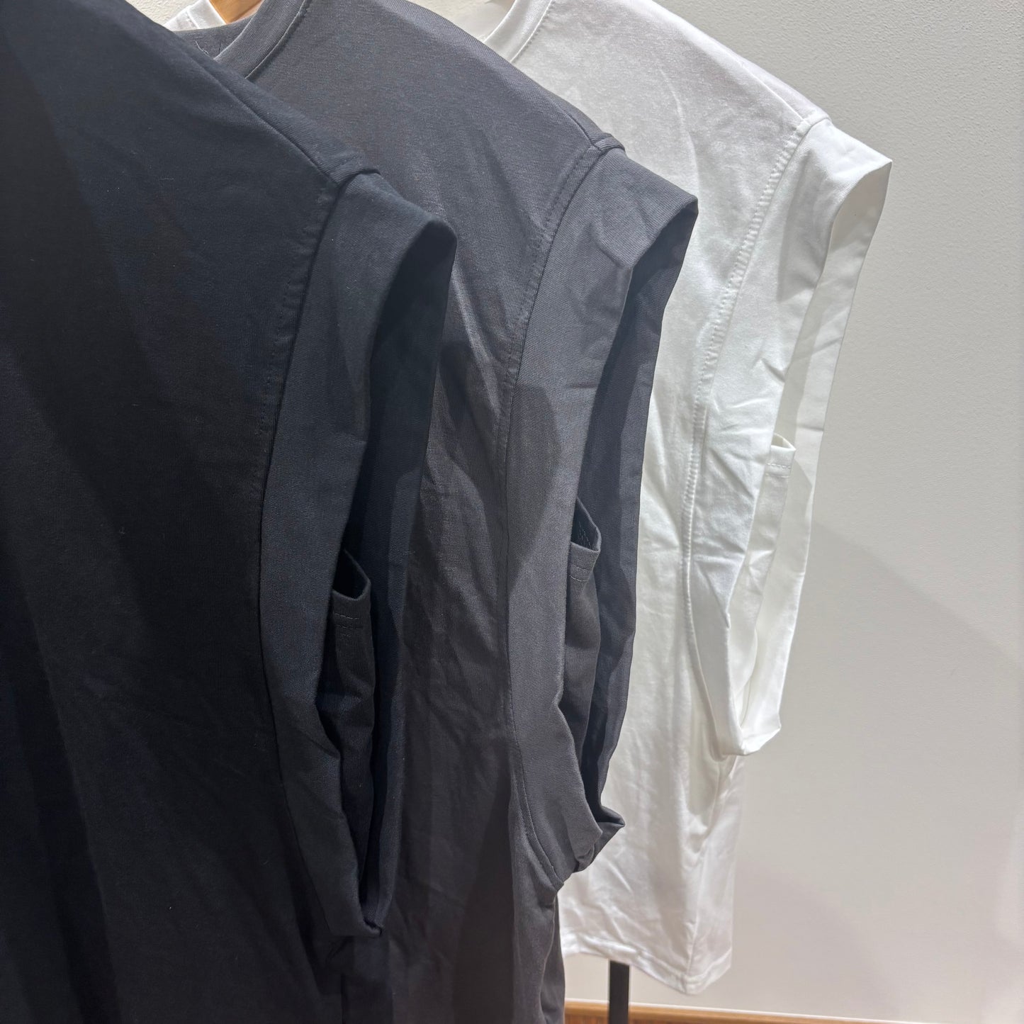 デザインカットスリーブTシャツ