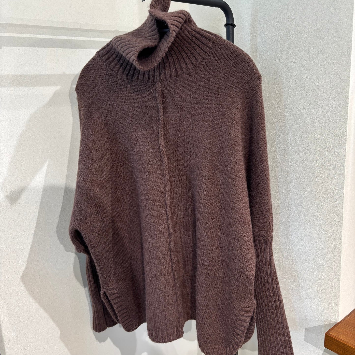 ルーズタートルネックニット