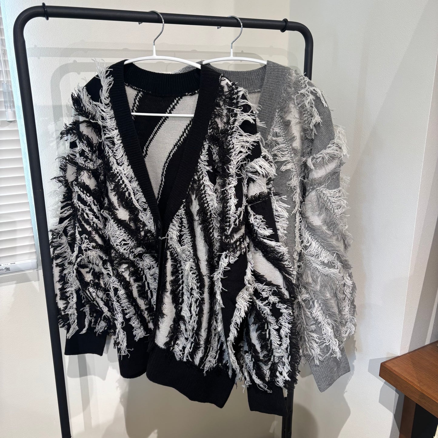 フリンジジャガード ニット Vネックカーデ [ELENCARE DUE]