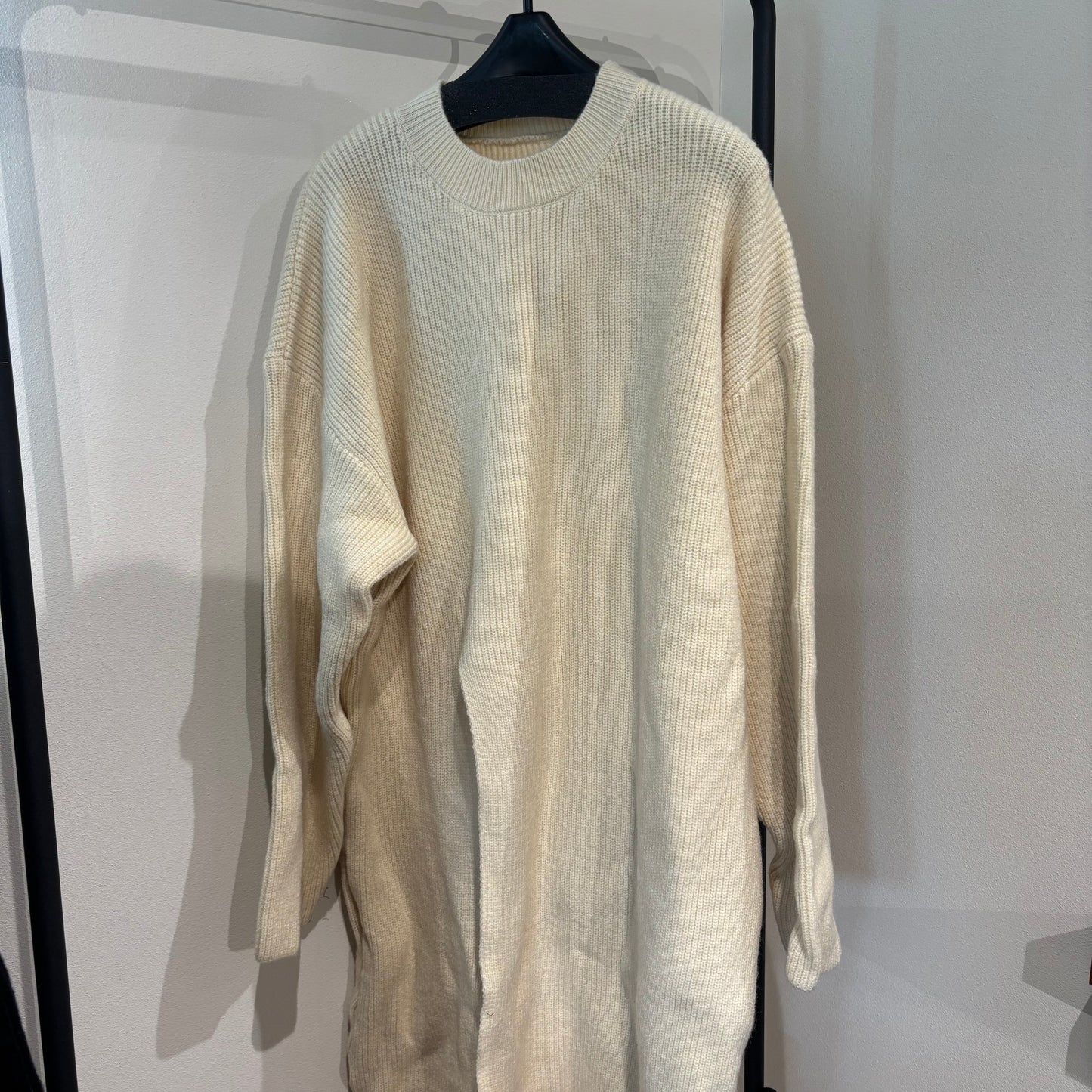 スリット入りニットワンピース