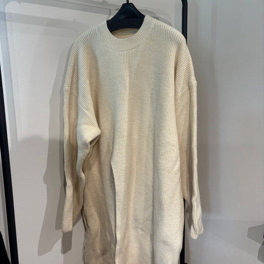 スリット入りニットワンピース