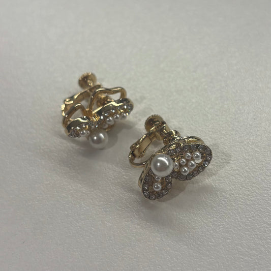 バタフライモチーフイヤリング