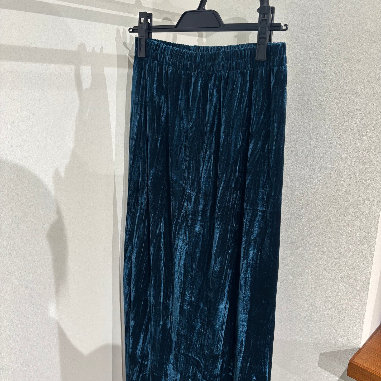 ブルーベロアスカート