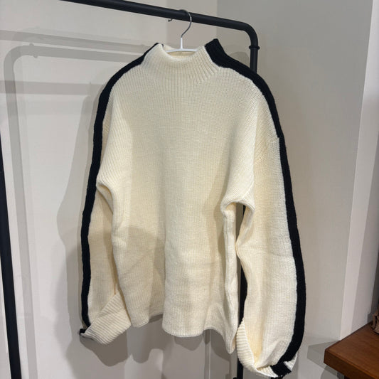 ミッドタートルネックニット