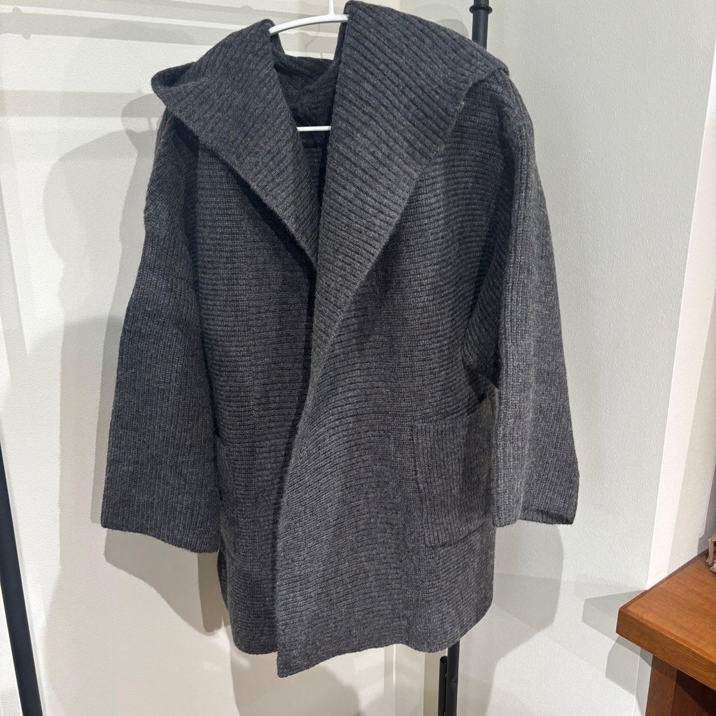 ルーズフードカーディガン