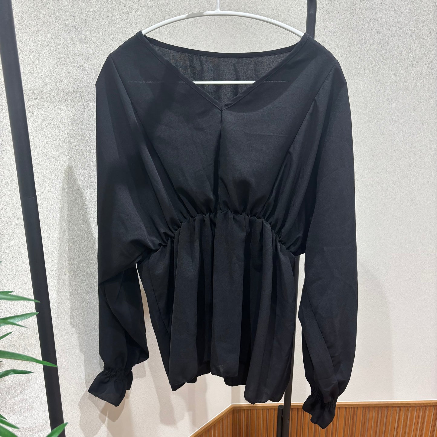 ベルスリーブアシンメトリーブラウス