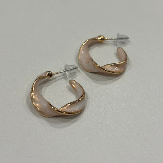 ホワイトフープピアス