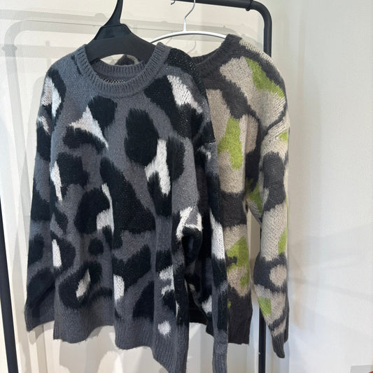 アニマル柄風ニット