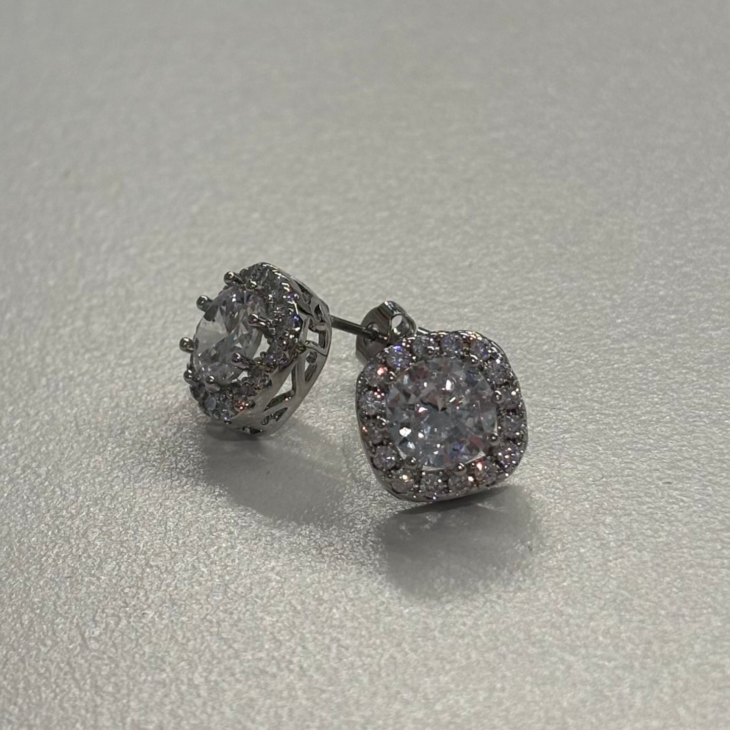 ビジューピアス