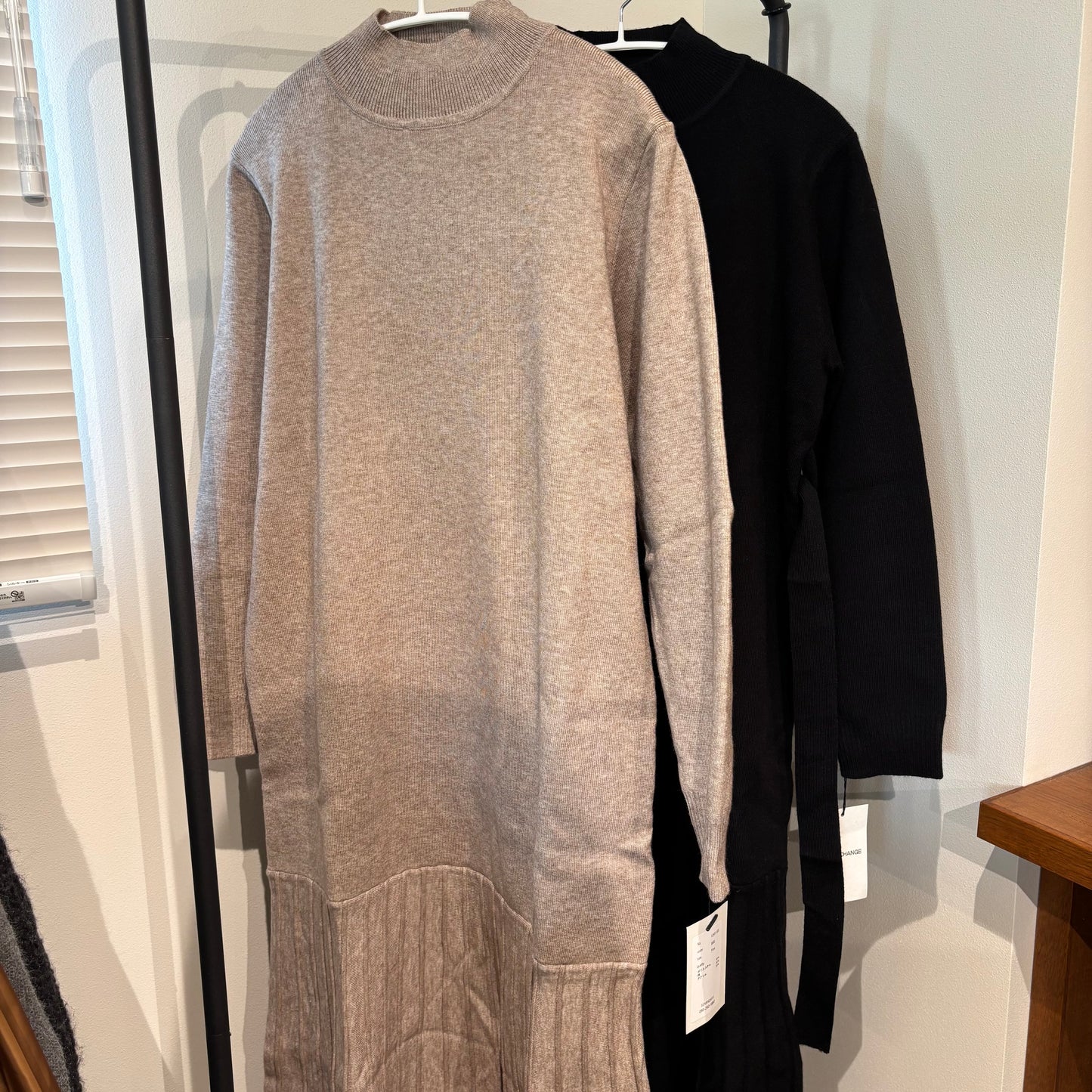 ハイネックプリーツ切替ニットワンピース [SEVENDEYS]